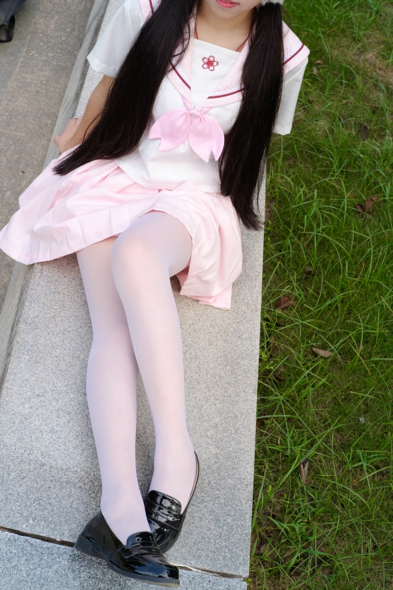 森萝财团《R15-033》主题写真：75张全套美图