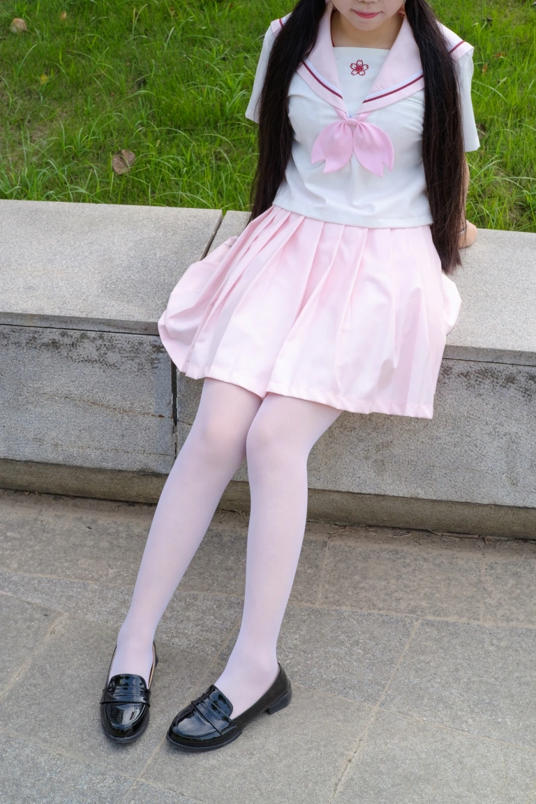 森萝财团《R15-033》主题写真：75张全套美图