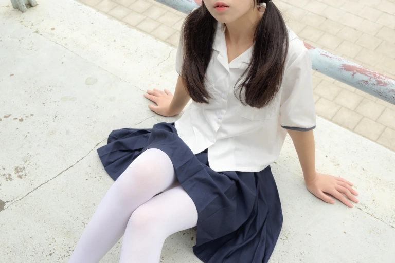 森萝财团《R15-034》主题写真：102张全套美图
