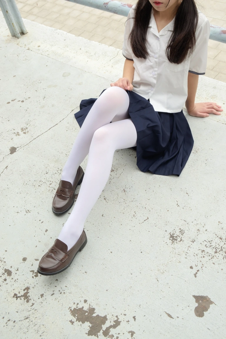 森萝财团《R15-034》主题写真：102张全套美图