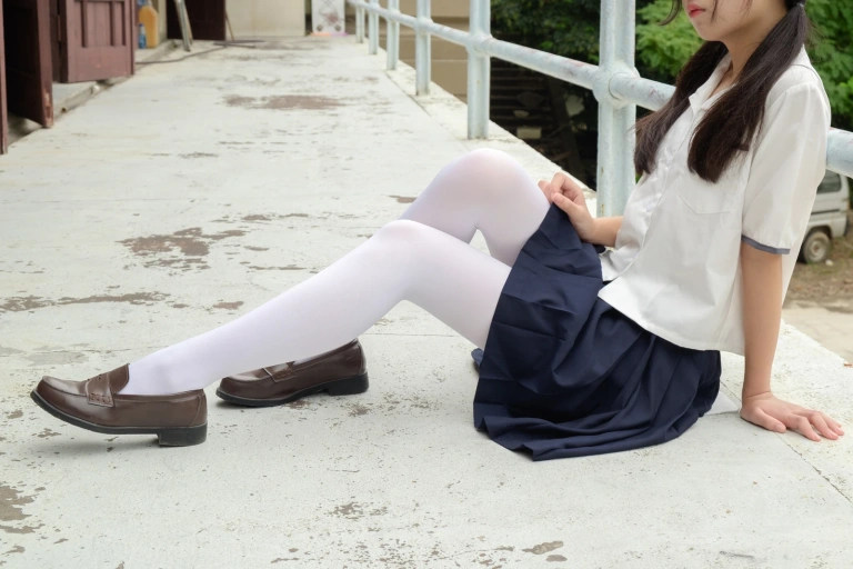 森萝财团《R15-034》主题写真：102张全套美图