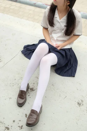 森萝财团《R15-034》主题写真：102张全套美图