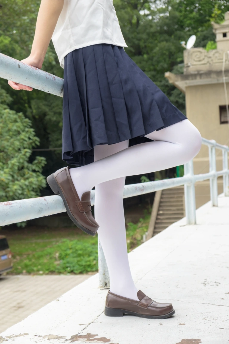 森萝财团《R15-034》主题写真：102张全套美图