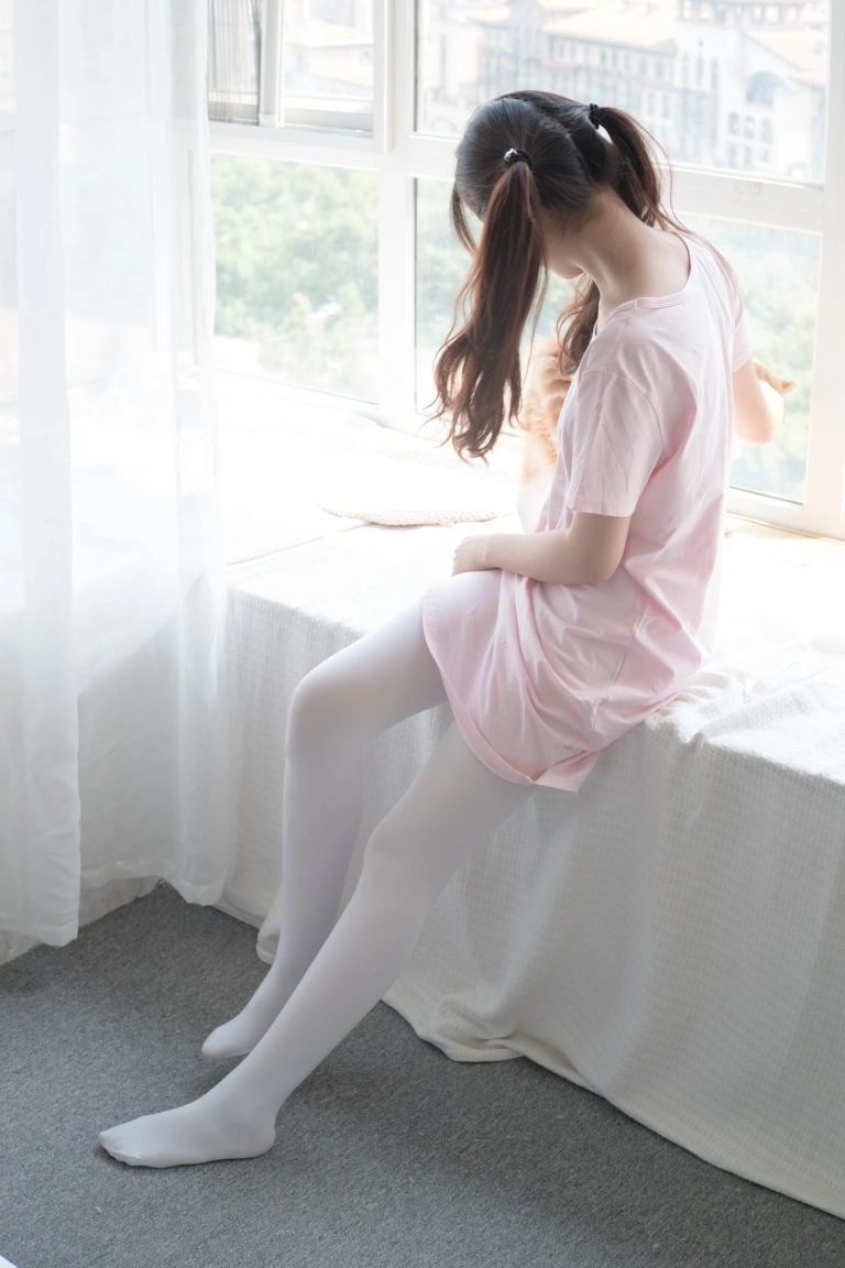 森萝财团《R15-035》主题写真：107张全套美图