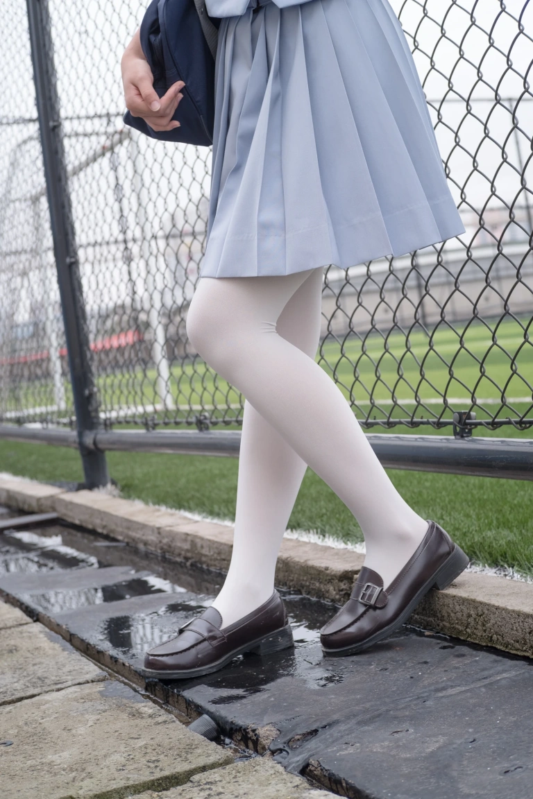 森萝财团《R15-036》主题写真：84张全套美图