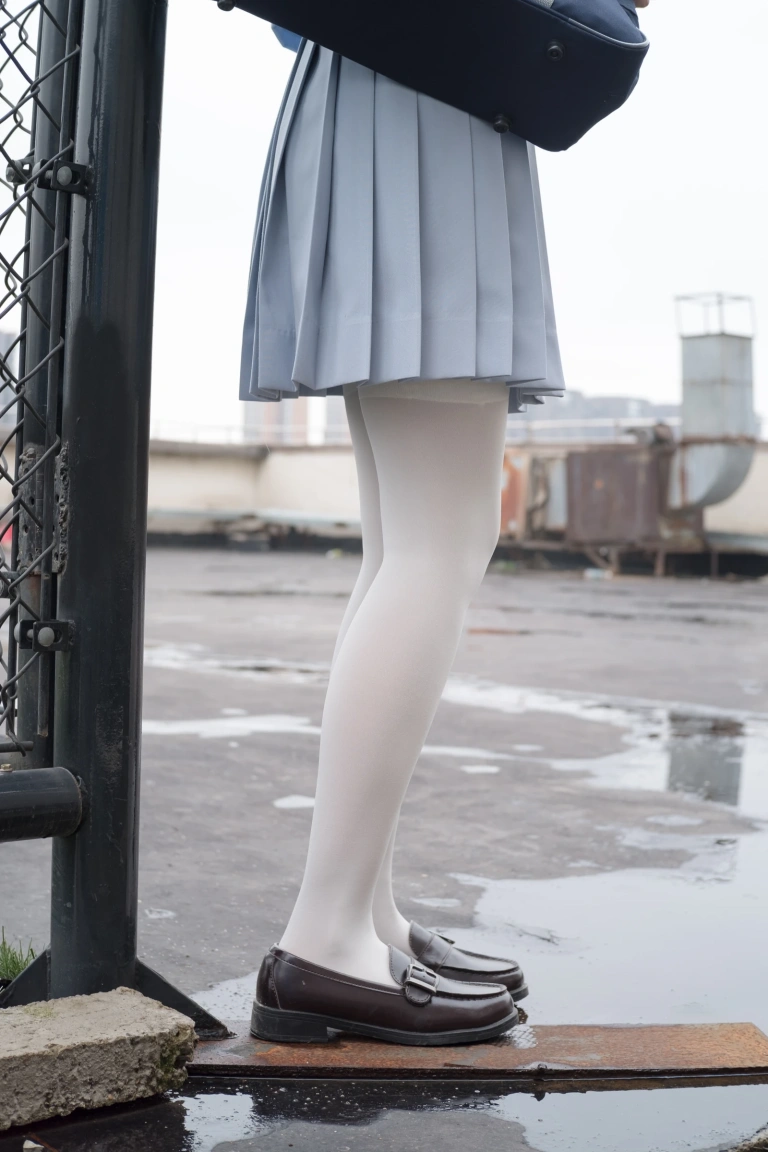 森萝财团《R15-036》主题写真：84张全套美图