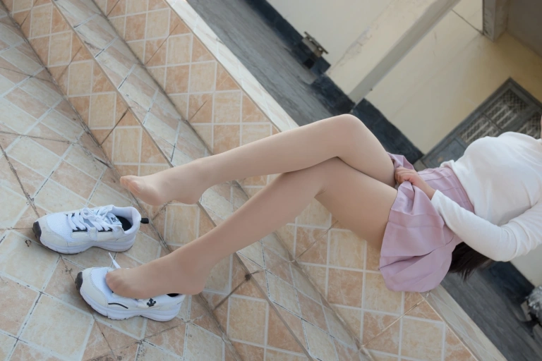 森萝财团《R15-038》主题写真：96张全套美图