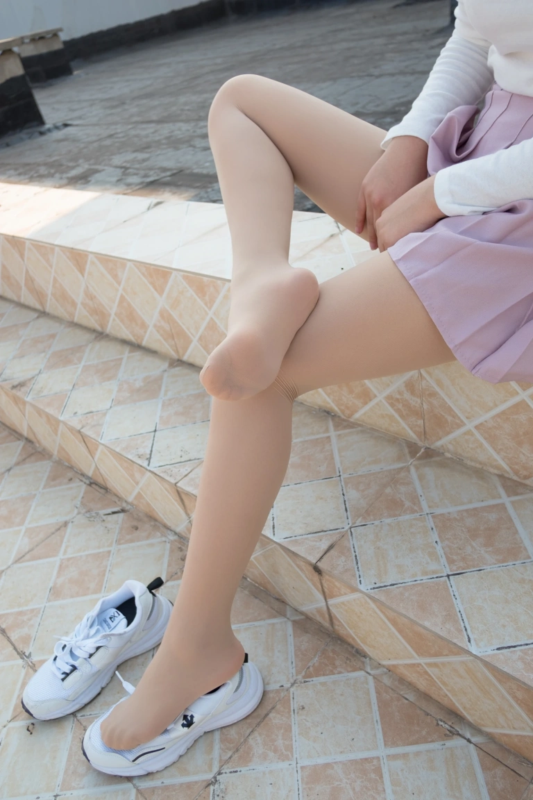 森萝财团《R15-038》主题写真：96张全套美图