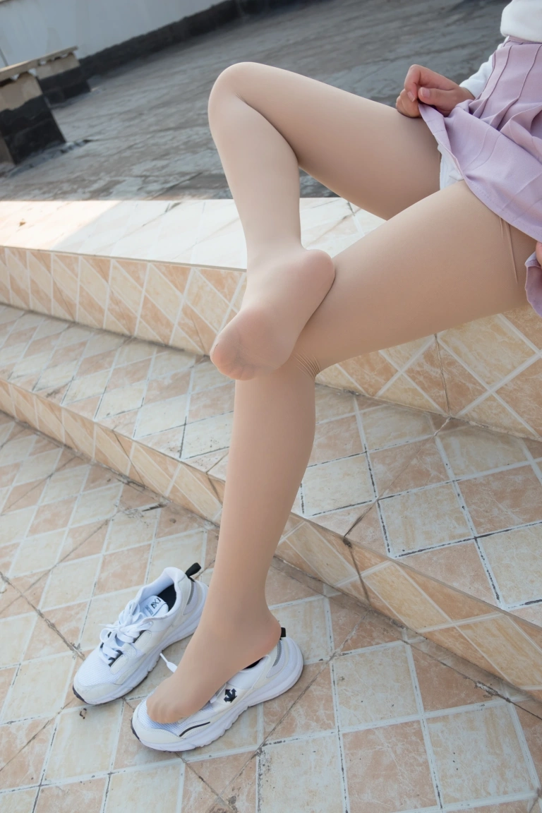 森萝财团《R15-038》主题写真：96张全套美图