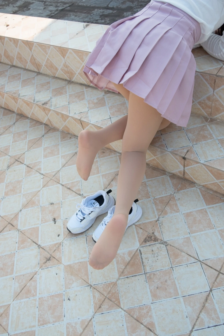 森萝财团《R15-038》主题写真：96张全套美图