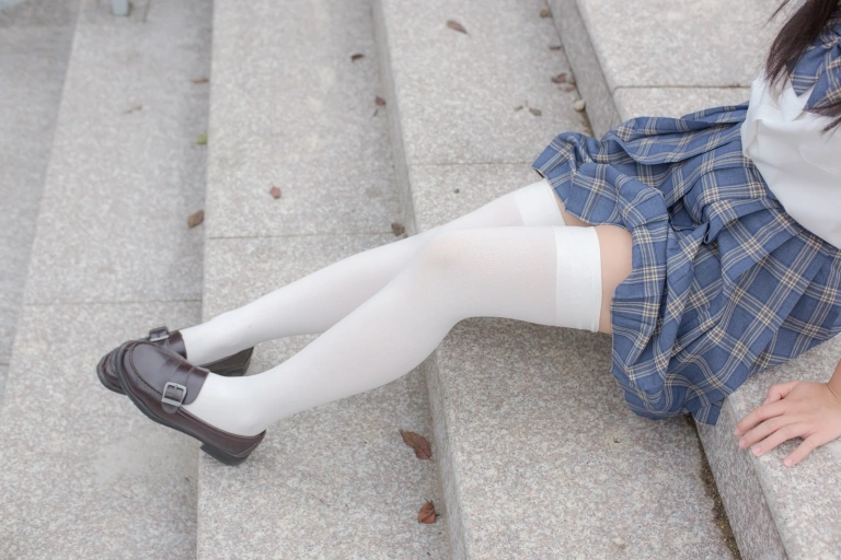 森萝财团《R15-039》主题写真：88张全套美图