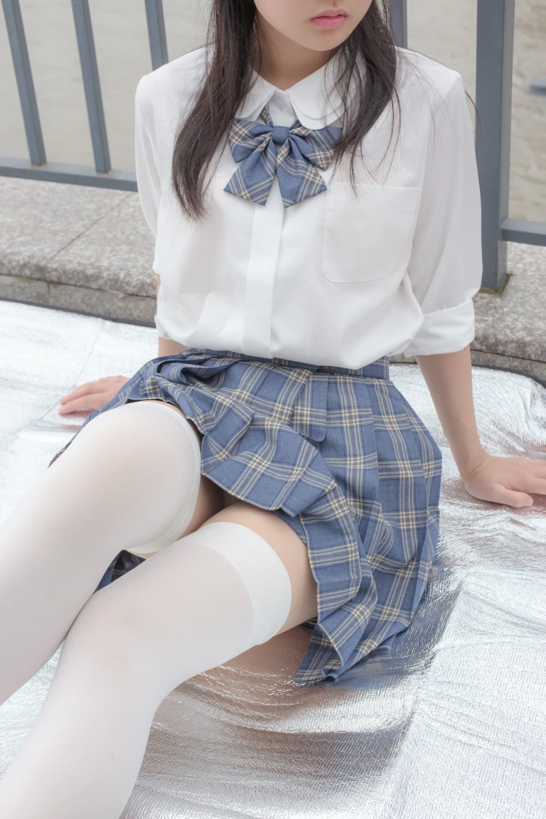 森萝财团《R15-039》主题写真：88张全套美图