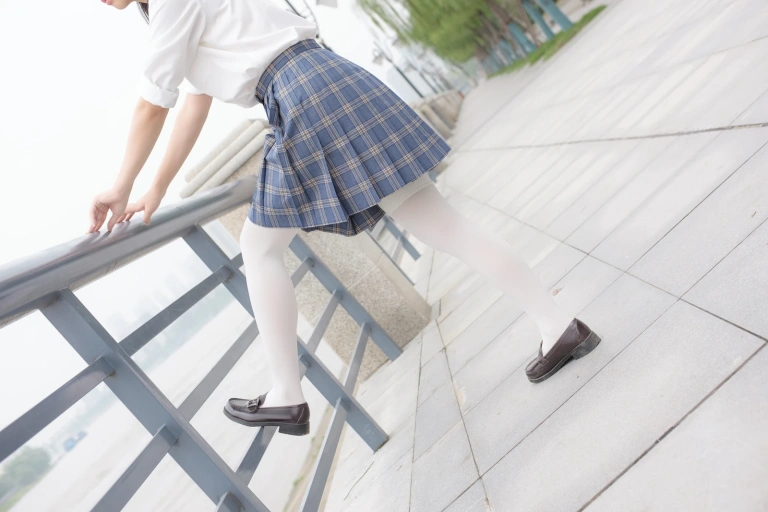 森萝财团《R15-039》主题写真：88张全套美图