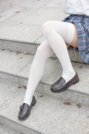 森萝财团《R15-039》主题写真：88张全套美图