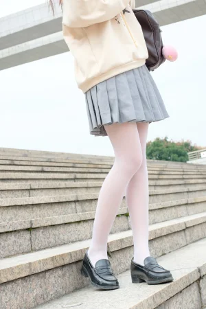 森萝财团《R15-040》主题写真：131张全套美图