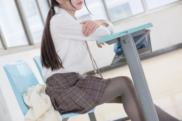 森萝财团《R15-042》主题写真：96张全套美图