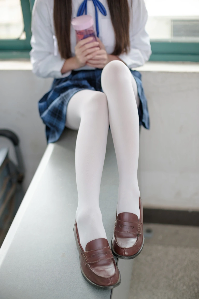 森萝财团《R15-044》主题写真：94张全套美图