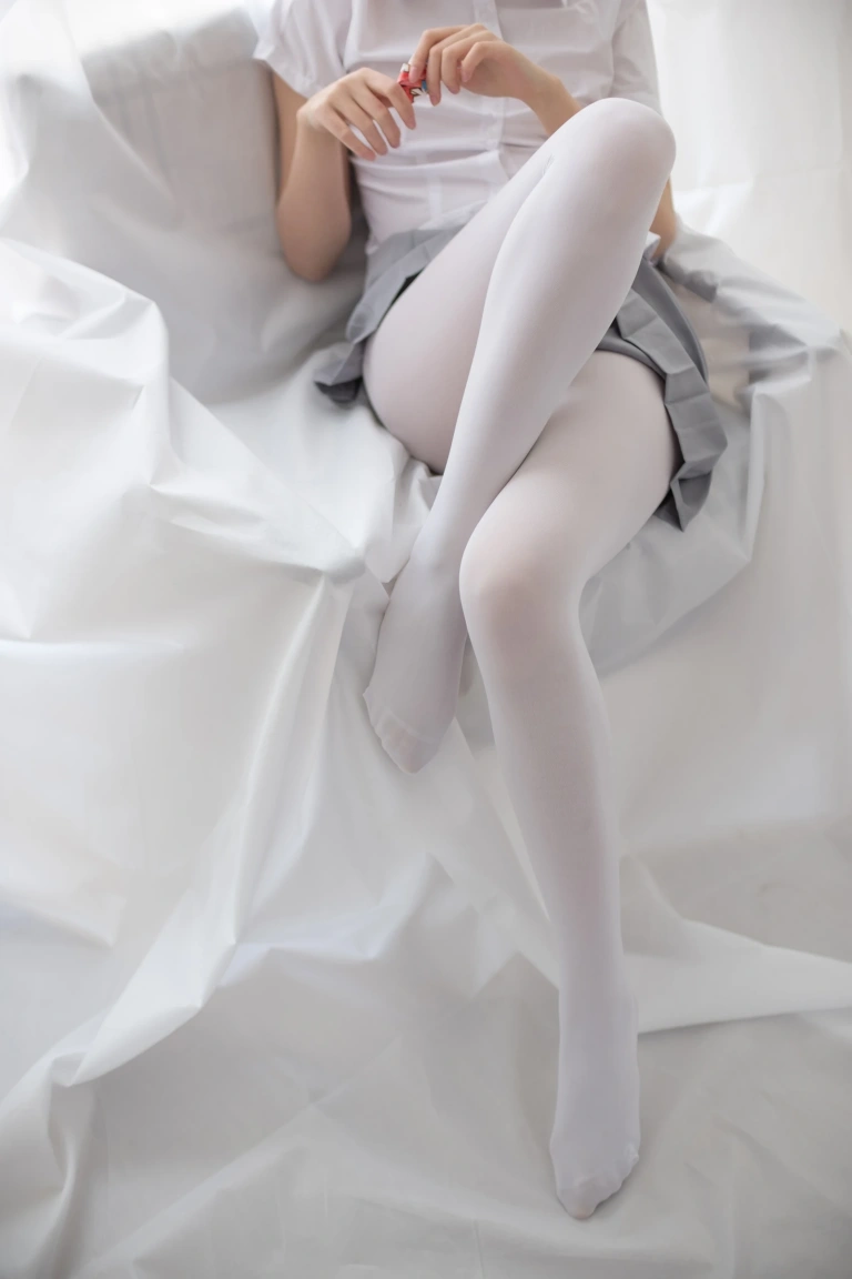 森萝财团《R15-045》主题写真：109张全套美图