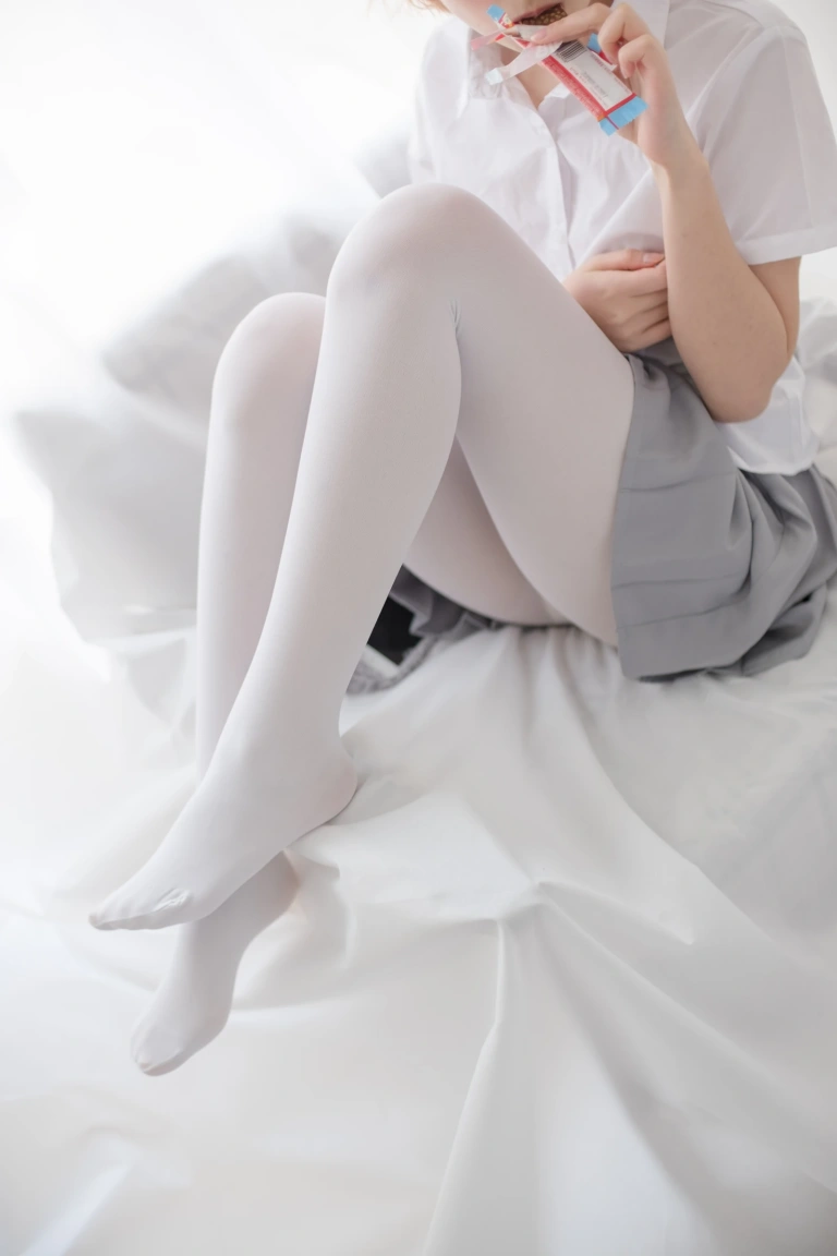 森萝财团《R15-045》主题写真：109张全套美图