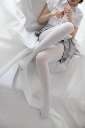 森萝财团《R15-045》主题写真：109张全套美图