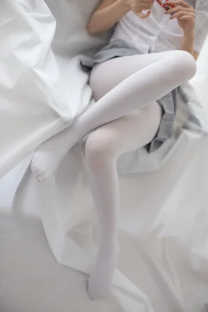 森萝财团《R15-045》主题写真：109张全套美图