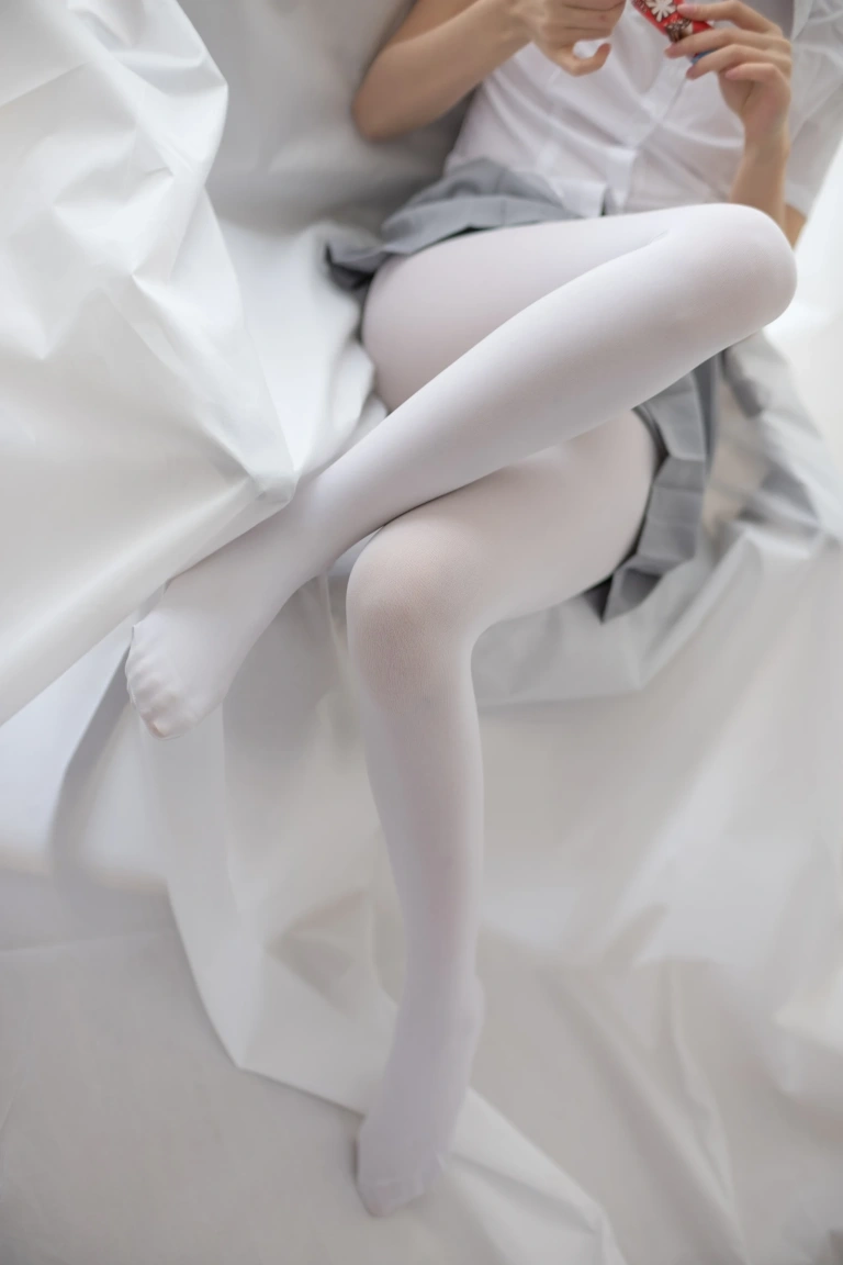 森萝财团《R15-045》主题写真：109张全套美图