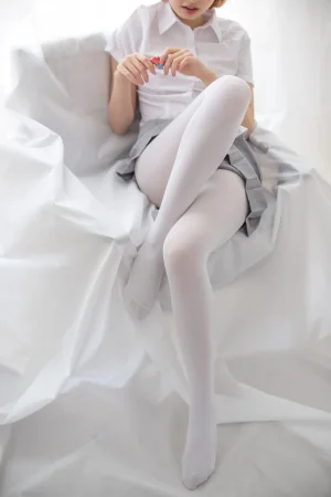 森萝财团《R15-045》主题写真：109张全套美图