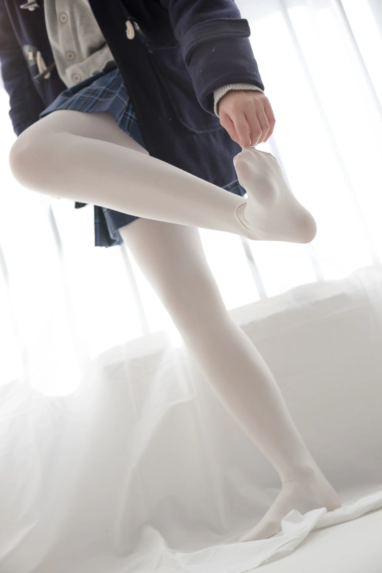 森萝财团《R15-047》主题写真：114张全套美图