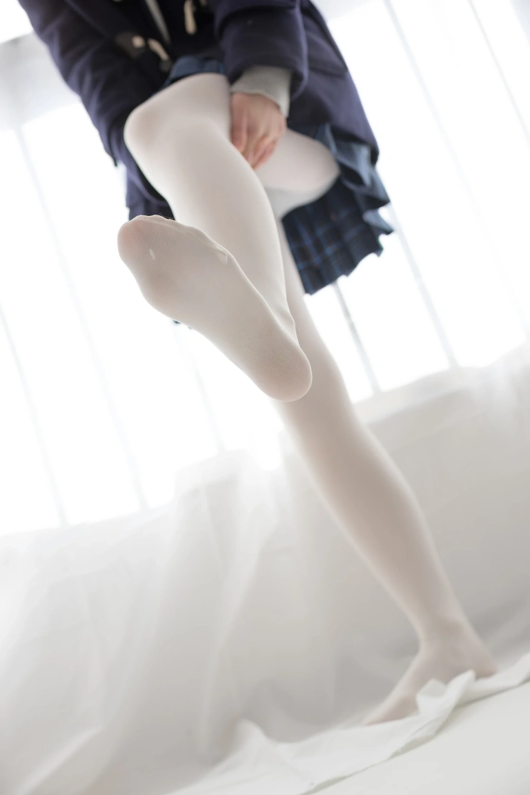 森萝财团《R15-047》主题写真：114张全套美图