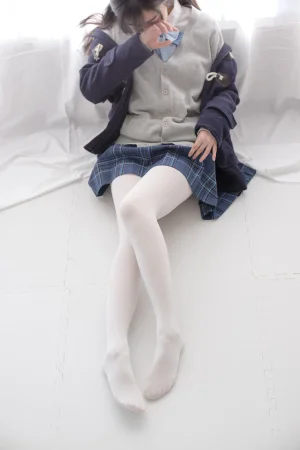 森萝财团《R15-047》主题写真：114张全套美图