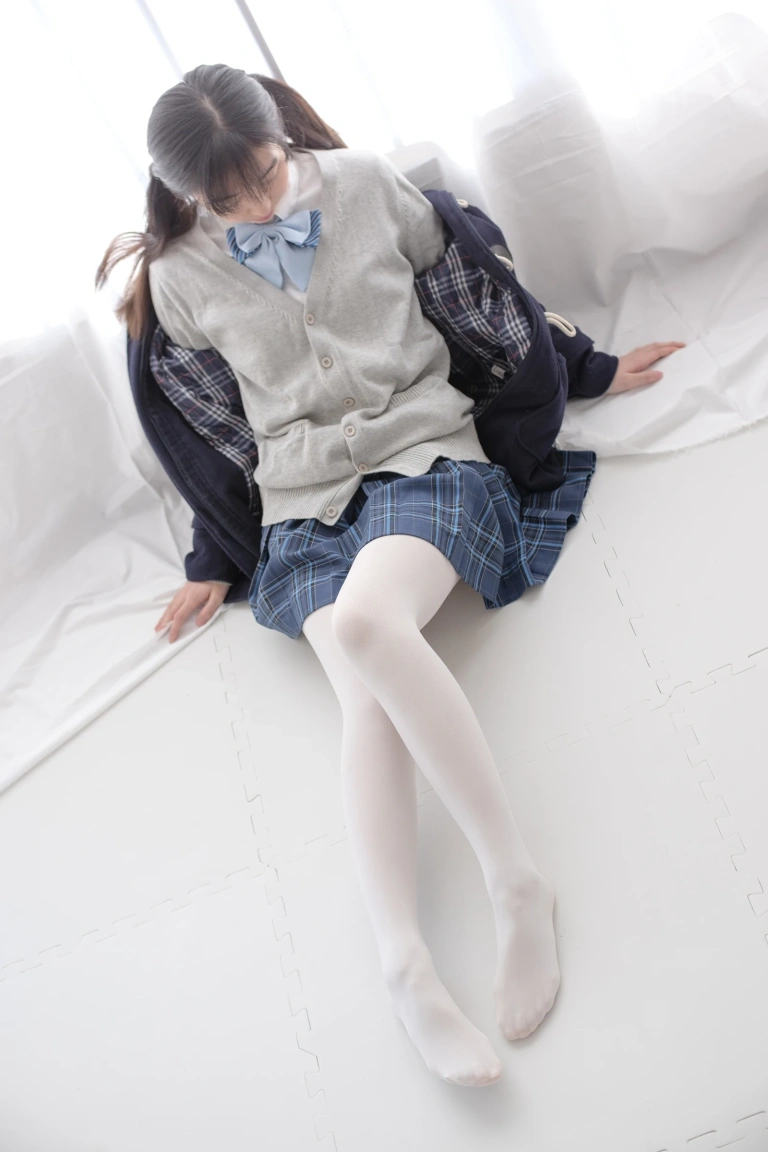 森萝财团《R15-047》主题写真：114张全套美图