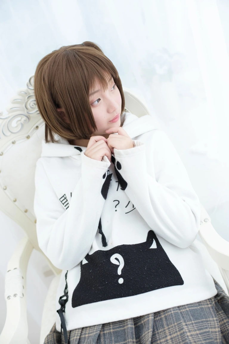 森萝财团《R15-050》主题写真：77张全套美图