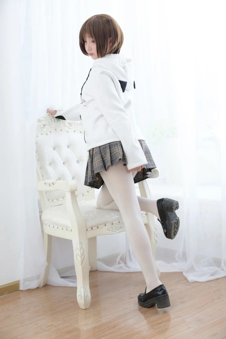 森萝财团《R15-050》主题写真：77张全套美图