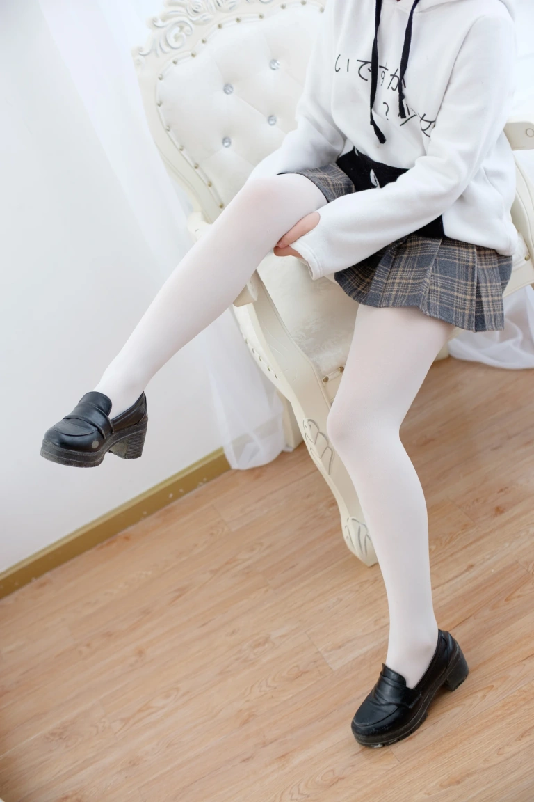 森萝财团《R15-050》主题写真：77张全套美图