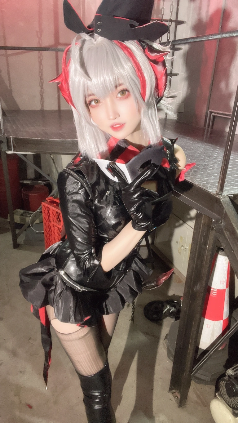 山崎怜Rei《明日方舟 W愚夜密函》主题写真：33张全套美图
