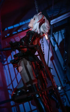 山崎怜Rei《明日方舟 W愚夜密函》主题写真：33张全套美图