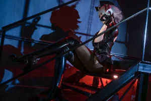 山崎怜Rei《明日方舟 W愚夜密函》主题写真：33张全套美图