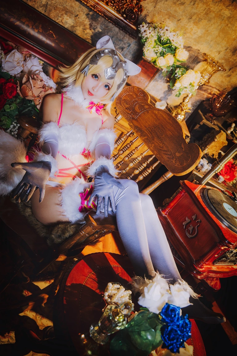 rioko凉凉子《白贞》主题写真：16张全套美图