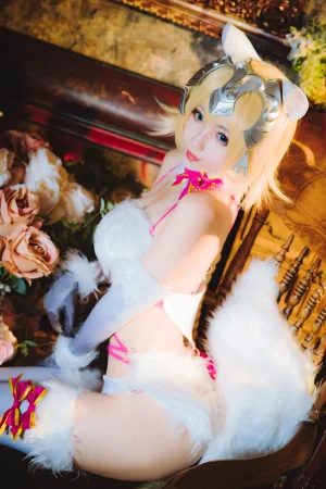 rioko凉凉子《白贞》主题写真：16张全套美图