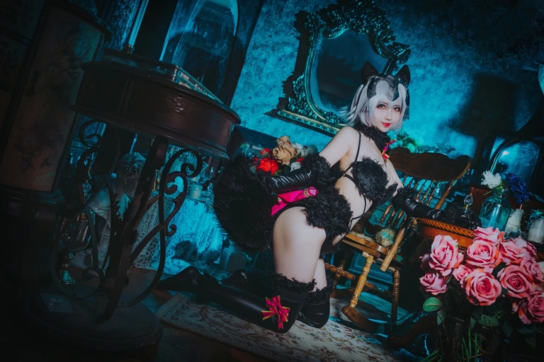 rioko凉凉子《黑贞》主题写真：16张全套美图