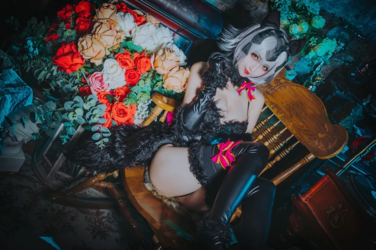 rioko凉凉子《黑贞》主题写真：16张全套美图