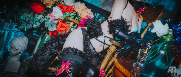 rioko凉凉子《黑贞》主题写真：16张全套美图
