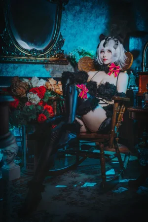 rioko凉凉子《黑贞》主题写真：16张全套美图