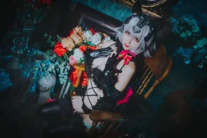 rioko凉凉子《黑贞》主题写真：16张全套美图