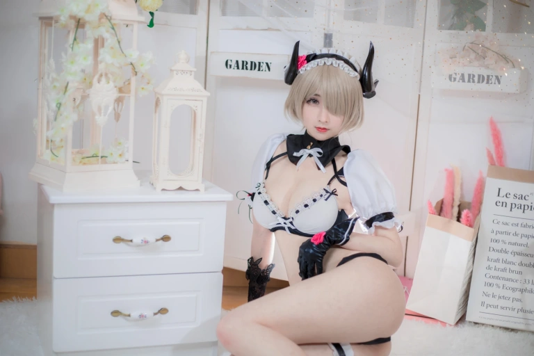 rioko凉凉子《丽塔内衣》主题写真：10张全套美图