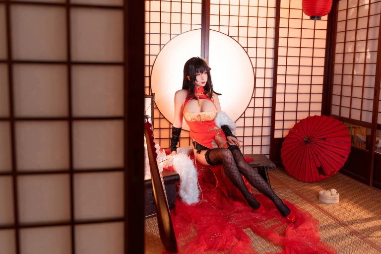 rioko凉凉子《旗袍大凤》主题写真：20张全套美图