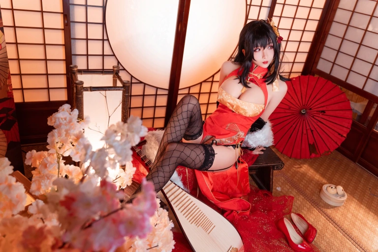 rioko凉凉子《旗袍大凤》主题写真：20张全套美图