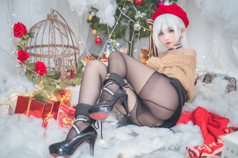 rioko凉凉子《圣诞贝尔法斯特》主题写真：24张全套美图，含1个视频