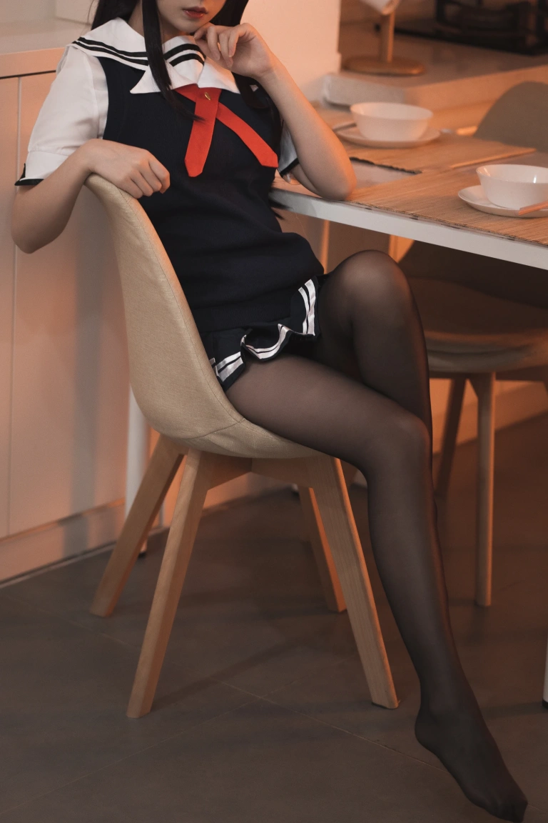rioko凉凉子《学姐》主题写真：40张全套美图，含4个视频