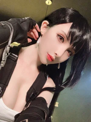 rioko凉凉子《蒂法自拍》主题写真：19张全套美图